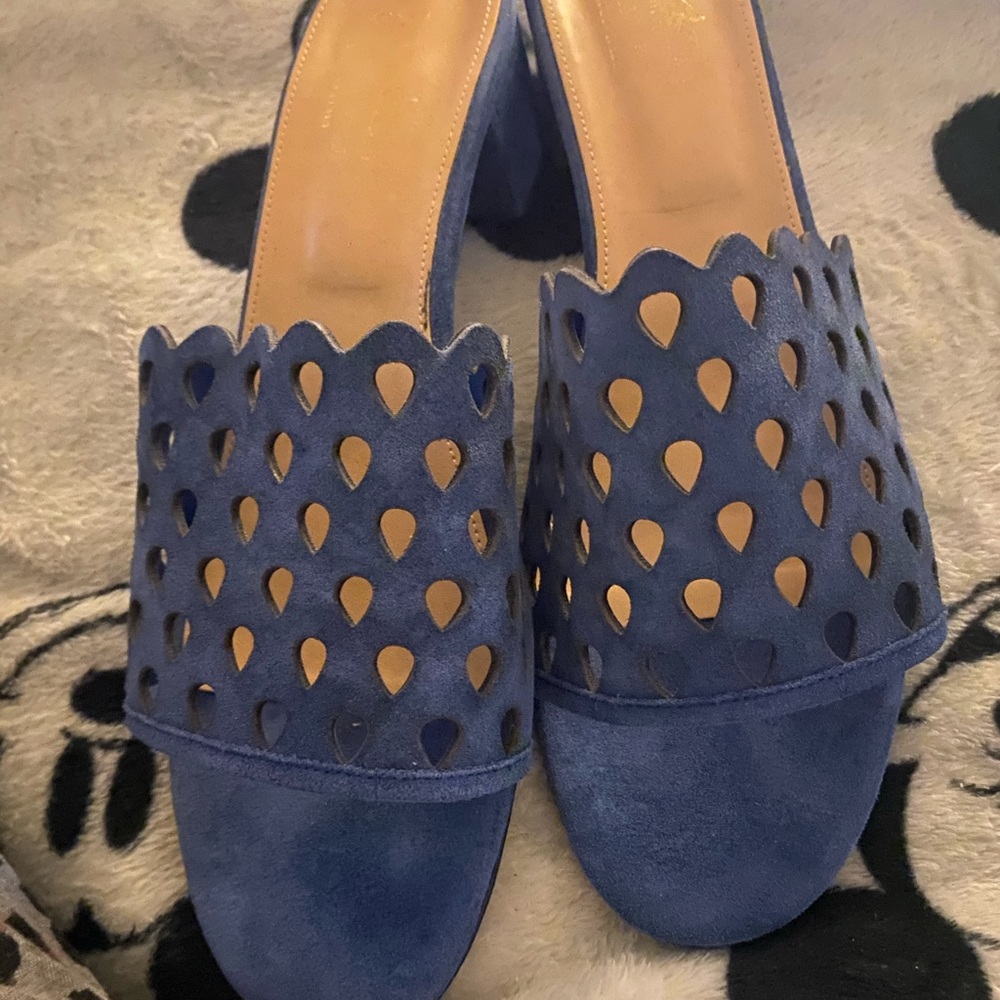 Coach and Four Low block heel. Made in Italy suede